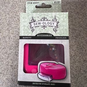 Sewology Magnetic Pin Holder